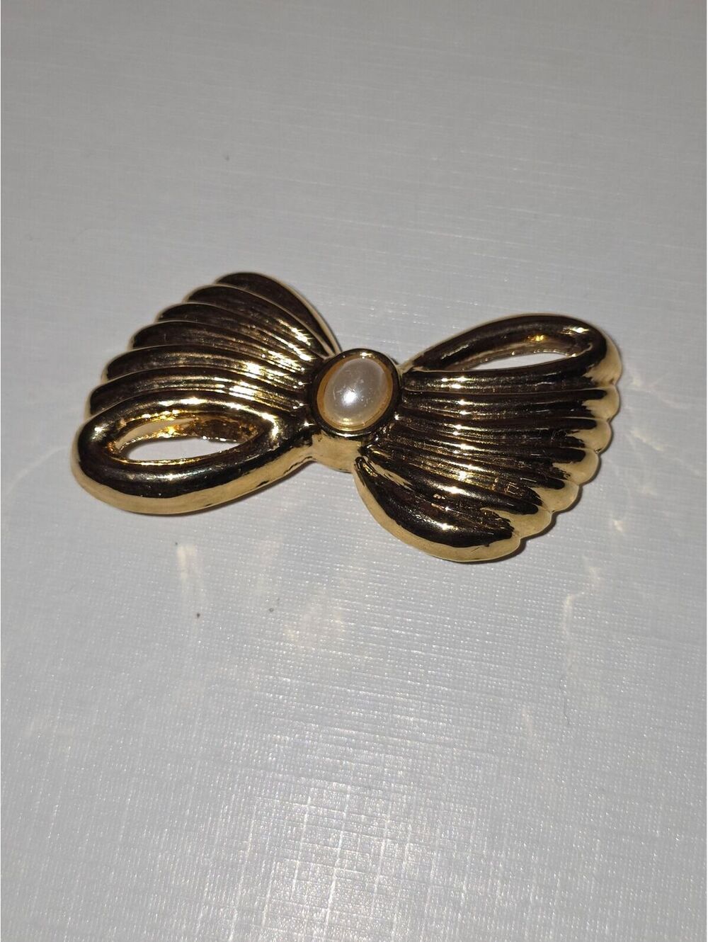 Beautiful bow brooch